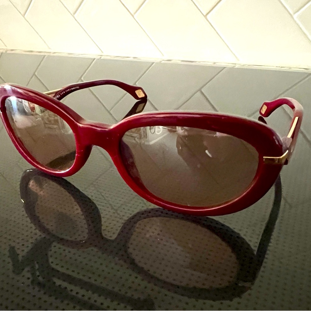 Carolina Herrera SHN-547 round sunglasses - red